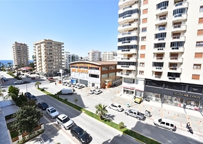 قريبة من البحر والخدمات - شقة غرفتين وصالة - ضمن مجمع عائلي انيق - محمودلار / الانيا 