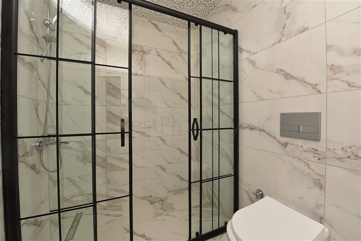 مجمع انيق - شقة غرفتين وصالة - قريبة من البحر - في محمودلار / الانيا 