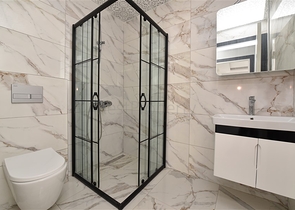 مجمع انيق - شقة غرفتين وصالة - قريبة من البحر - في محمودلار / الانيا 