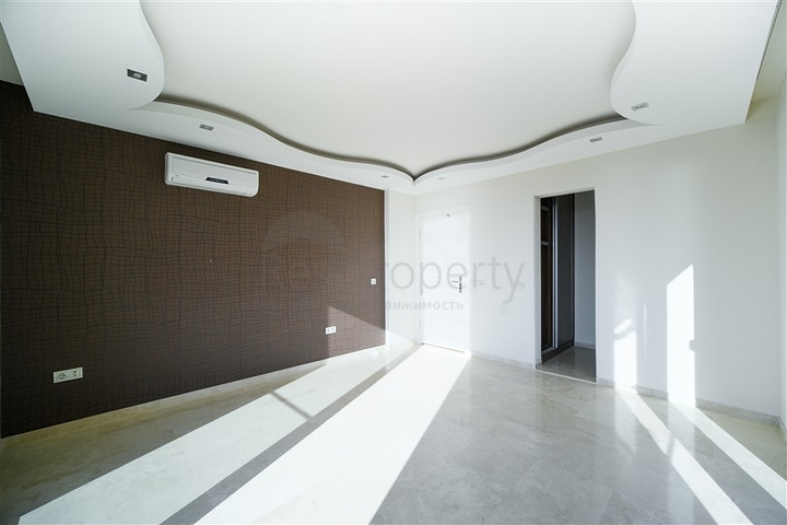 فيلا فاخرة - اطلالة بحر - مسبح خاص - في مركز الانيا 