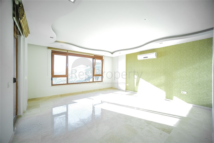 فيلا فاخرة - اطلالة بحر - مسبح خاص - في مركز الانيا 