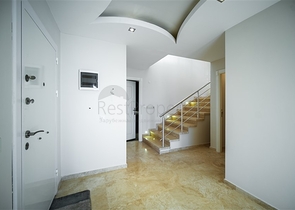 فيلا فاخرة - اطلالة بحر - مسبح خاص - في مركز الانيا 