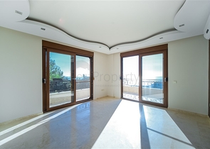 فيلا فاخرة - اطلالة بحر - مسبح خاص - في مركز الانيا 