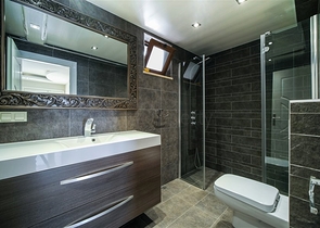 فيلا فاخرة - اطلالة بحر - مسبح خاص - في مركز الانيا 