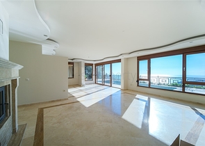 فيلا فاخرة - اطلالة بحر - مسبح خاص - في مركز الانيا 