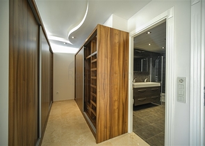 فيلا فاخرة - اطلالة بحر - مسبح خاص - في مركز الانيا 