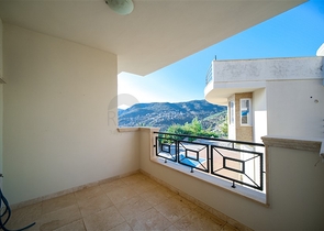 فيلا فاخرة - اطلالة بحر - مسبح خاص - في مركز الانيا 