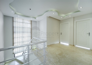 فيلا فاخرة - اطلالة بحر - مسبح خاص - في مركز الانيا 