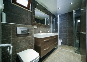 فيلا فاخرة - اطلالة بحر - مسبح خاص - في مركز الانيا 