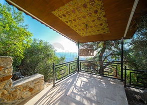 فيلا فاخرة - اطلالة بحر - مسبح خاص - في مركز الانيا 