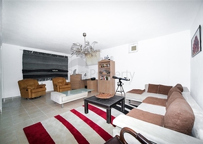 فيلا بسعر مناسب - اطلالة بحر - في مركز الانيا 