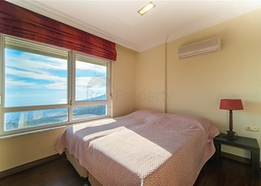 فيلا بسعر مناسب - اطلالة بحر - في مركز الانيا 