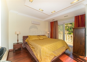 فيلا بسعر مناسب - اطلالة بحر - في مركز الانيا 