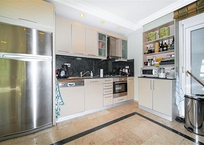 فيلا بسعر مناسب - اطلالة بحر - في مركز الانيا 