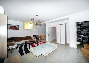 فيلا بسعر مناسب - اطلالة بحر - في مركز الانيا 