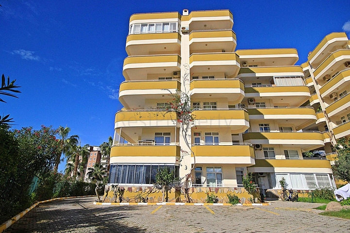 شقة واسعة 3 غرف وصالة -مفروشة -في محمودلار / الانيا 