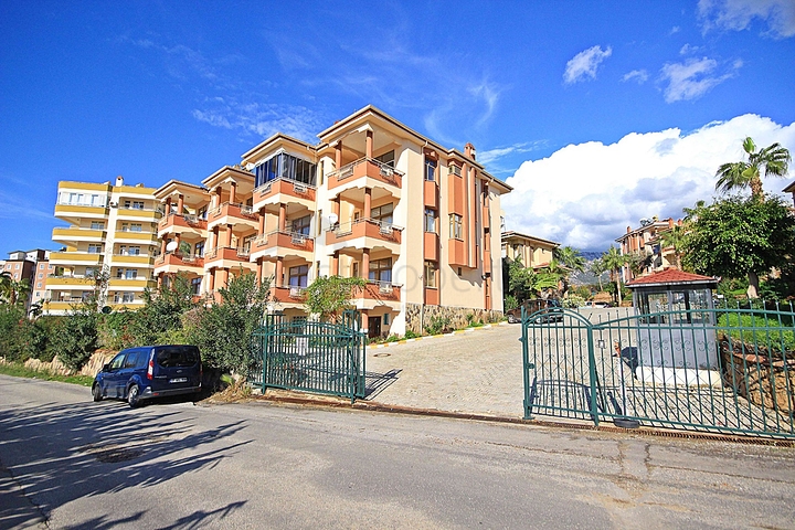 شقة واسعة 3 غرف وصالة -مفروشة -في محمودلار / الانيا 