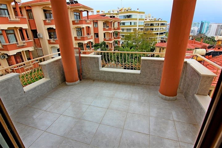 شقة واسعة 3 غرف وصالة -مفروشة -في محمودلار / الانيا 