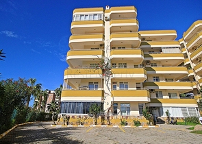 شقة واسعة 3 غرف وصالة -مفروشة -في محمودلار / الانيا 