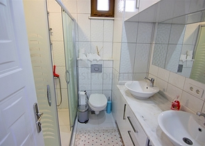 شقة واسعة 3 غرف وصالة -مفروشة -في محمودلار / الانيا 