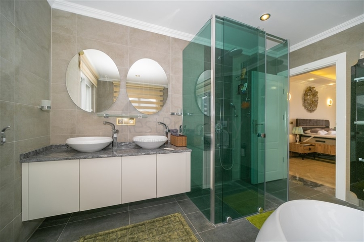 اطلالة بحر - فيلا مستقلة - 3 غرف وصالة - مسبح خاص - في كارجيجاك / الانيا