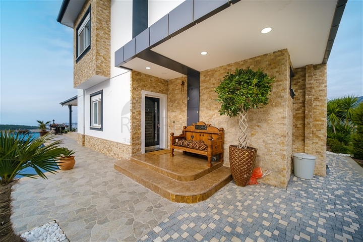 اطلالة بحر - فيلا مستقلة - 3 غرف وصالة - مسبح خاص - في كارجيجاك / الانيا