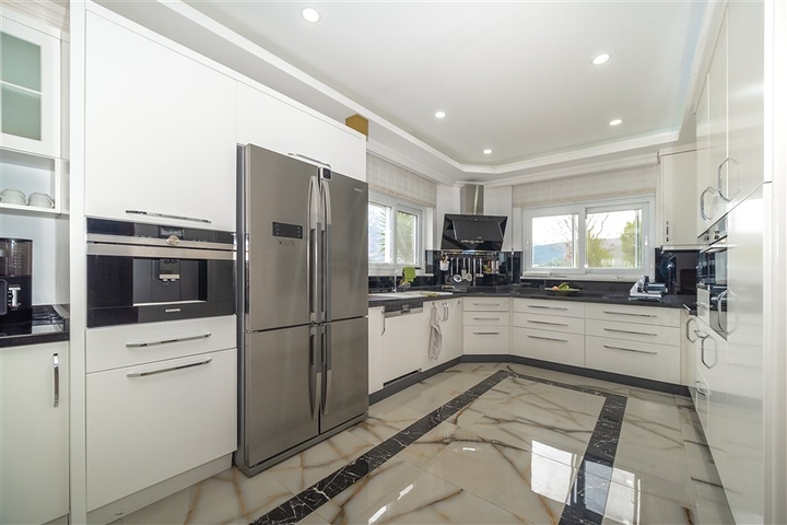 اطلالة بحر - فيلا مستقلة - 3 غرف وصالة - مسبح خاص - في كارجيجاك / الانيا