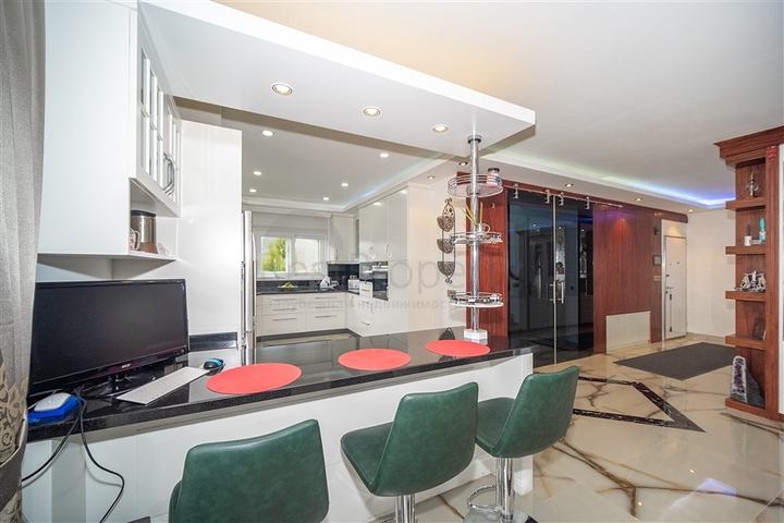 اطلالة بحر - فيلا مستقلة - 3 غرف وصالة - مسبح خاص - في كارجيجاك / الانيا