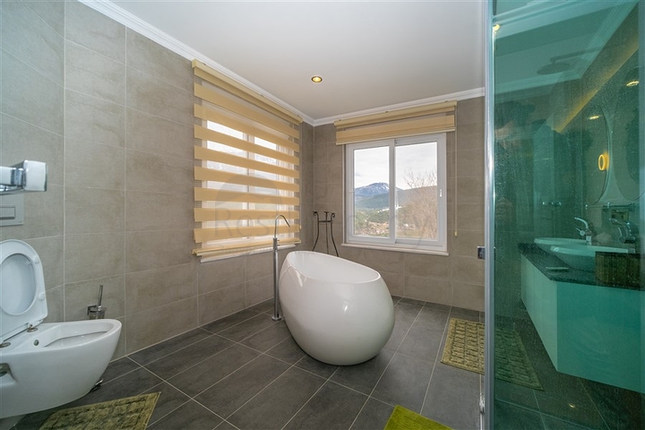 اطلالة بحر - فيلا مستقلة - 3 غرف وصالة - مسبح خاص - في كارجيجاك / الانيا