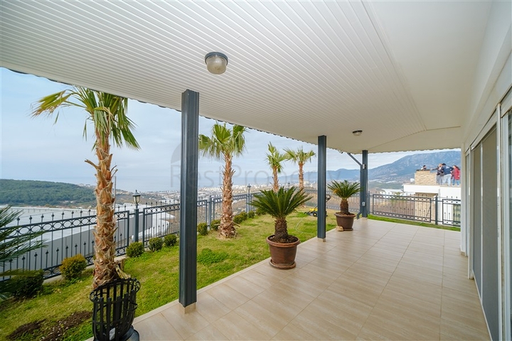 اطلالة بحر - فيلا مستقلة - 3 غرف وصالة - مسبح خاص - في كارجيجاك / الانيا