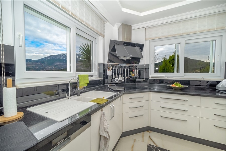 اطلالة بحر - فيلا مستقلة - 3 غرف وصالة - مسبح خاص - في كارجيجاك / الانيا