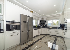 اطلالة بحر - فيلا مستقلة - 3 غرف وصالة - مسبح خاص - في كارجيجاك / الانيا