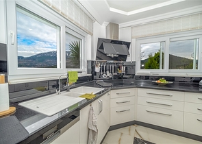 اطلالة بحر - فيلا مستقلة - 3 غرف وصالة - مسبح خاص - في كارجيجاك / الانيا