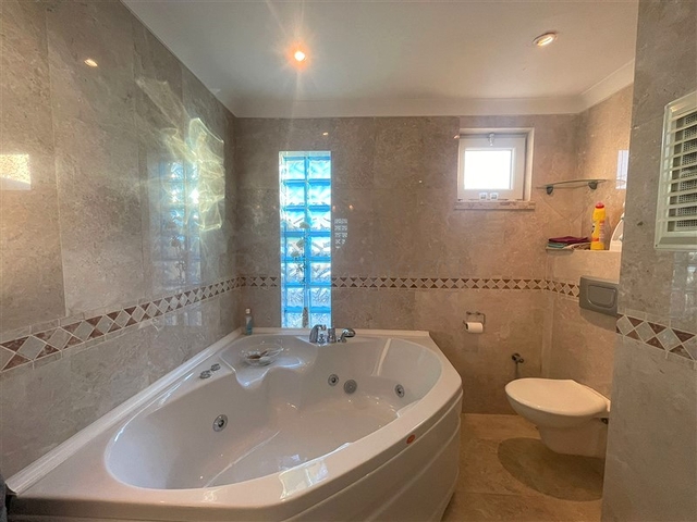 تراس واسع - دوبلكس 3 غرف وصالة - ضمن مجمع سكني - في افسلار / الانيا 