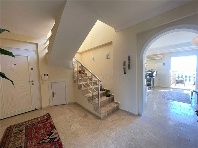 تراس واسع - دوبلكس 3 غرف وصالة - ضمن مجمع سكني - في افسلار / الانيا 