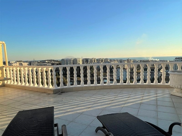 تراس واسع - دوبلكس 3 غرف وصالة - ضمن مجمع سكني - في افسلار / الانيا 