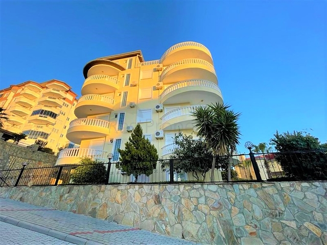 تراس واسع - دوبلكس 3 غرف وصالة - ضمن مجمع سكني - في افسلار / الانيا 