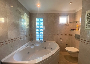 تراس واسع - دوبلكس 3 غرف وصالة - ضمن مجمع سكني - في افسلار / الانيا 