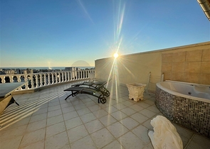 تراس واسع - دوبلكس 3 غرف وصالة - ضمن مجمع سكني - في افسلار / الانيا 