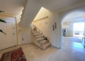 تراس واسع - دوبلكس 3 غرف وصالة - ضمن مجمع سكني - في افسلار / الانيا 