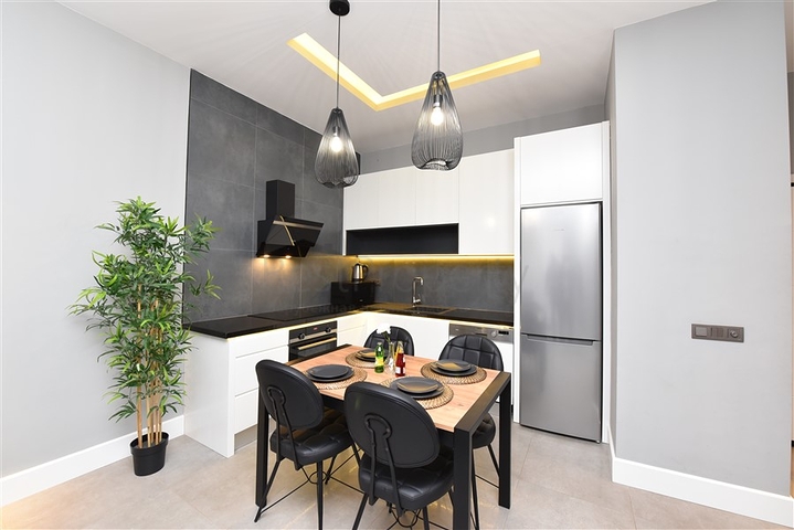 مجمع فاخر - شقة غرفة وصالة في مركز الانيا 