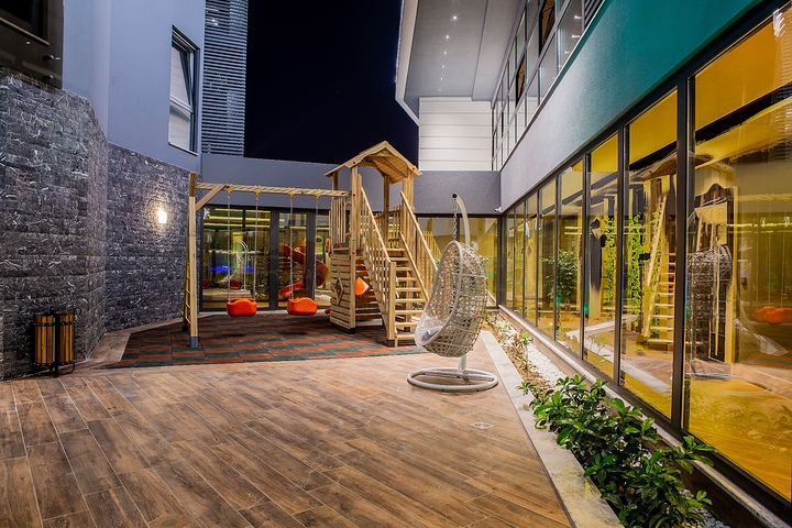 مجمع فاخر - شقة غرفة وصالة في مركز الانيا 