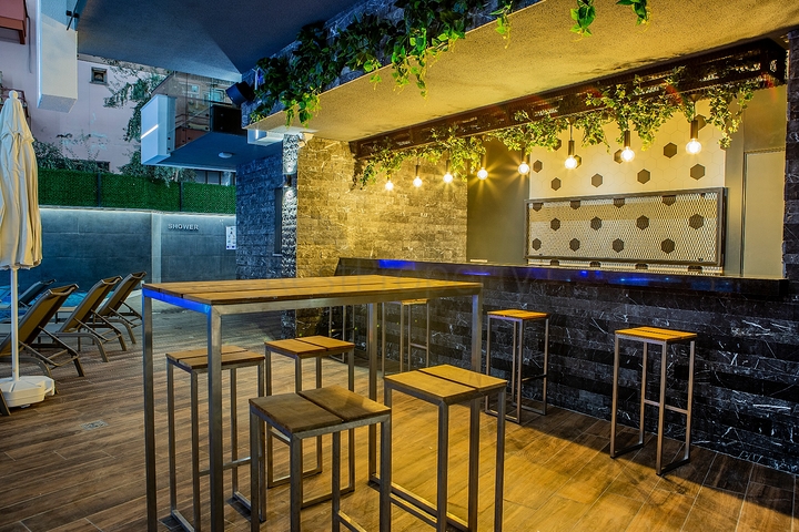 مجمع فاخر - شقة غرفة وصالة في مركز الانيا 