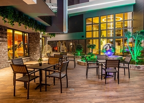 مجمع فاخر - شقة غرفة وصالة في مركز الانيا 