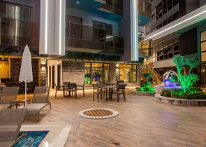 مجمع فاخر - شقة غرفة وصالة في مركز الانيا 