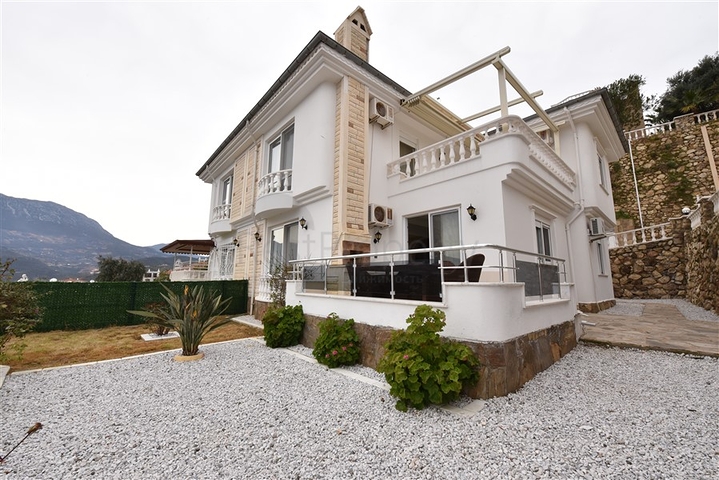 فيلا للبيع العاجل - اطلالة بحر - 3 غرف وصالة مفروشة - في كارجيجاك / الانيا 