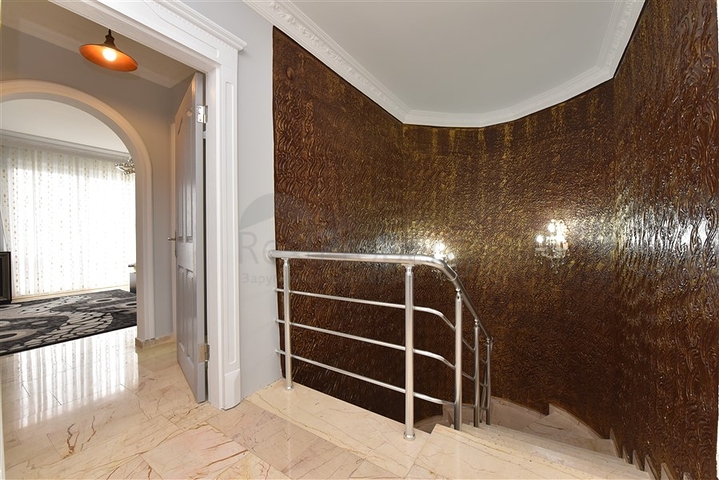 فيلا للبيع العاجل - اطلالة بحر - 3 غرف وصالة مفروشة - في كارجيجاك / الانيا 