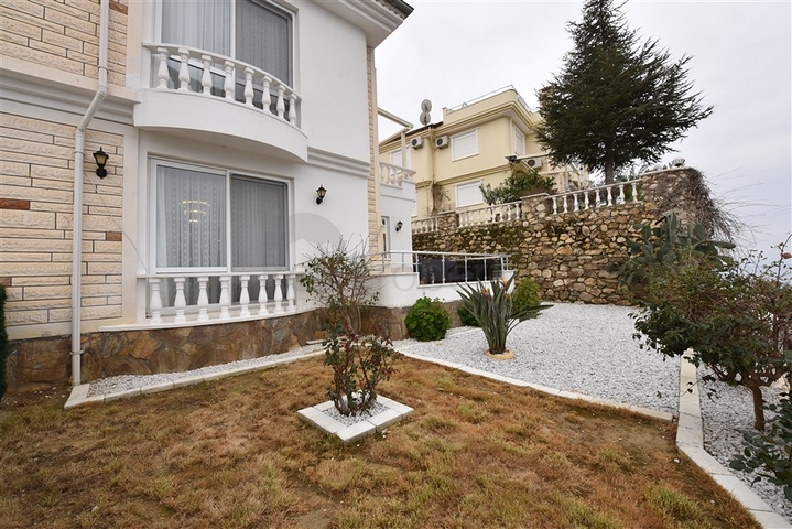 فيلا للبيع العاجل - اطلالة بحر - 3 غرف وصالة مفروشة - في كارجيجاك / الانيا 