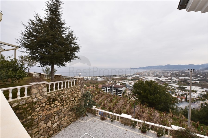 فيلا للبيع العاجل - اطلالة بحر - 3 غرف وصالة مفروشة - في كارجيجاك / الانيا 