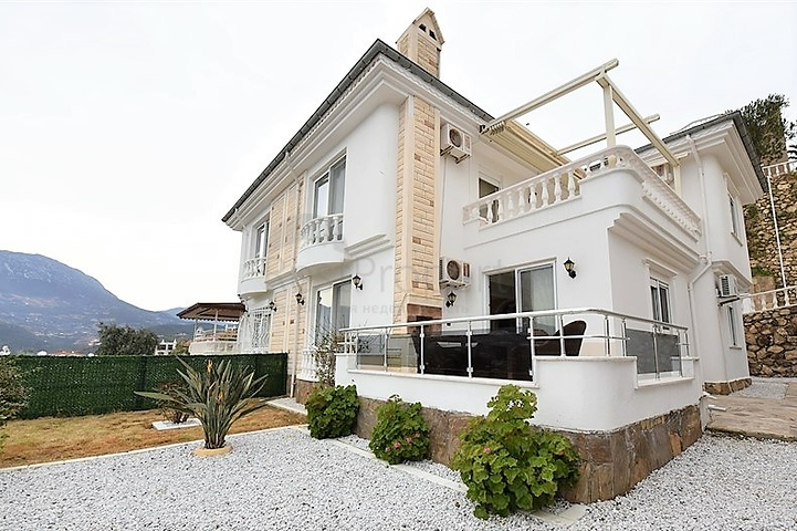 فيلا للبيع العاجل - اطلالة بحر - 3 غرف وصالة مفروشة - في كارجيجاك / الانيا 